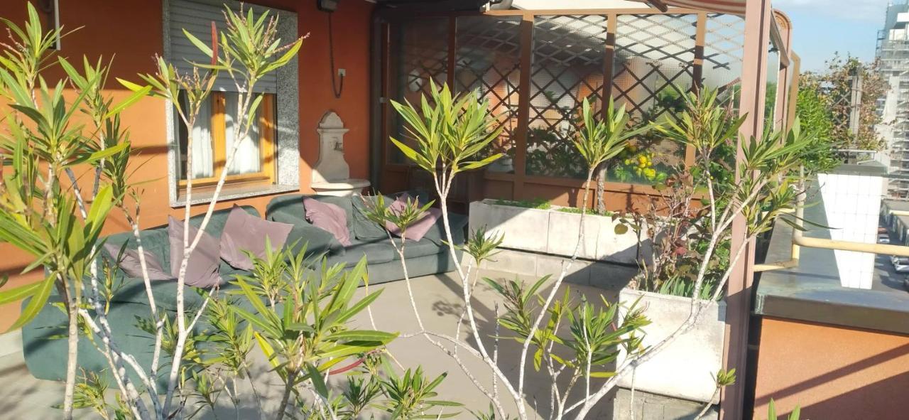Meraviglioso Super Attico Con Terrazza Milan Luaran gambar