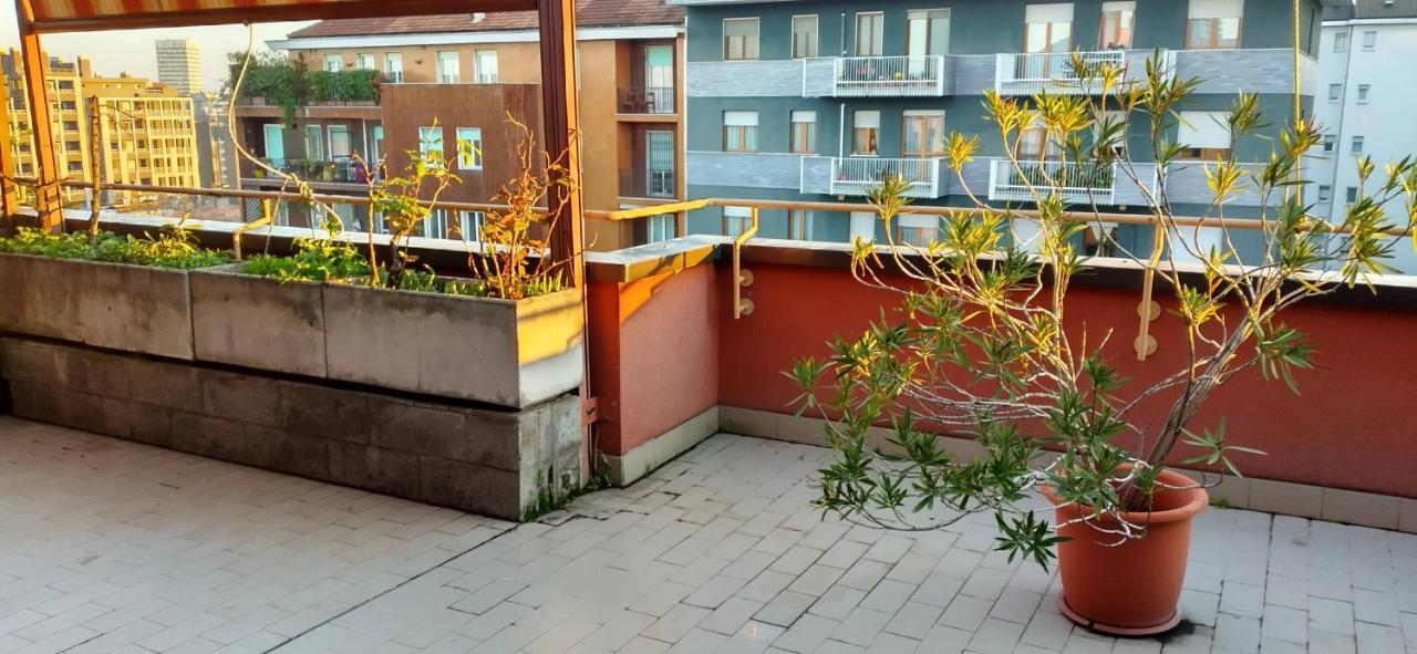 Meraviglioso Super Attico Con Terrazza Milan Luaran gambar